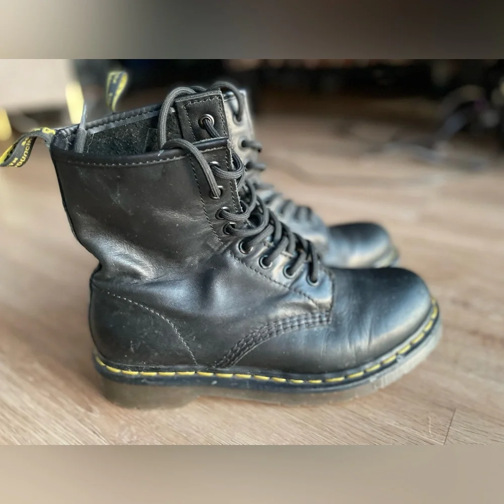 Dr. Martens βthe originalβ Womenβs Combat Boots size 7 - Picture 5 of 15